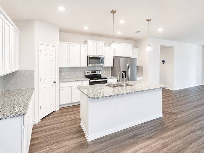 Building Photo - Available for Move-in June 10th!