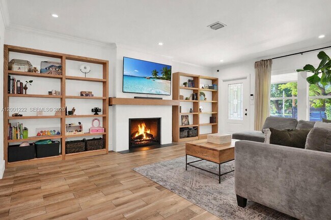 Building Photo - 2311 SW 9th Ave