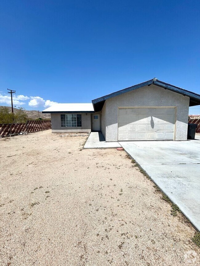 Building Photo - Newly Renovated 2 Bedroom in a Quiet Neigh...