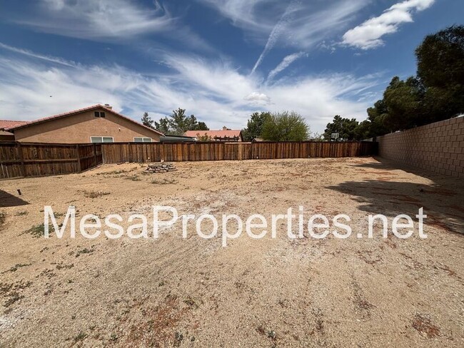 Building Photo - 15307 Ross Dr