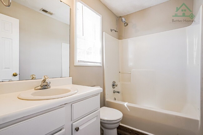 Building Photo - Beautiful 2 Story Home In Raleigh!