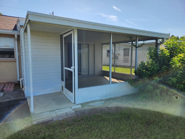 Patio - 12511 1st Is