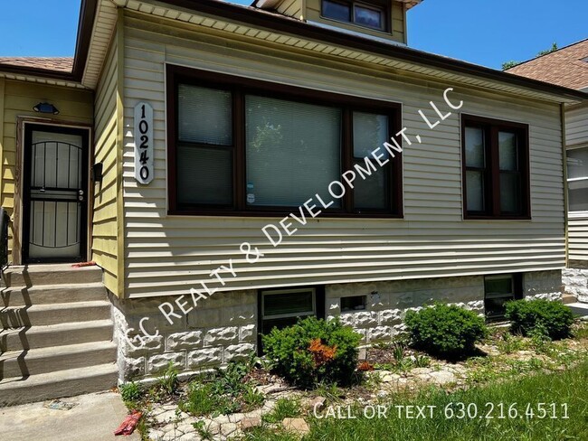 Primary Photo - ***UPDATED 5 BDRM - 2 FULL BTH / DETACHED ...