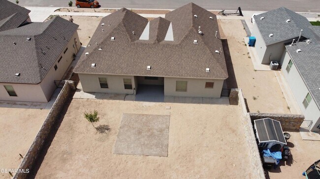 Building Photo - 620 Adrian Arellano St