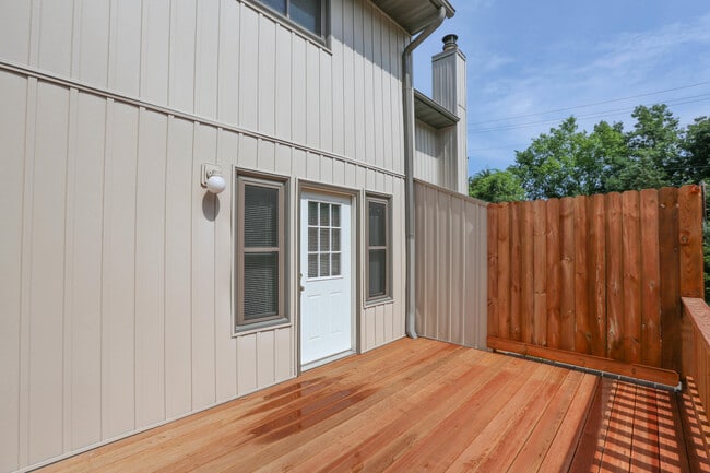Building Photo - 311 Foxfire Dr