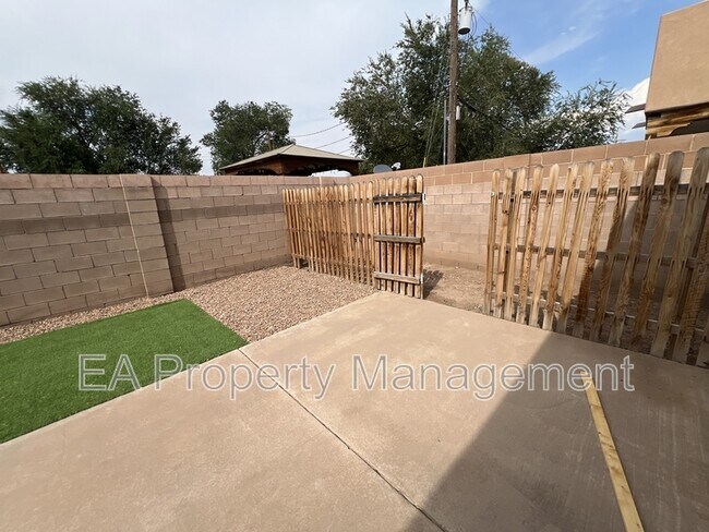 Building Photo - 2605 Sarita Ave NW