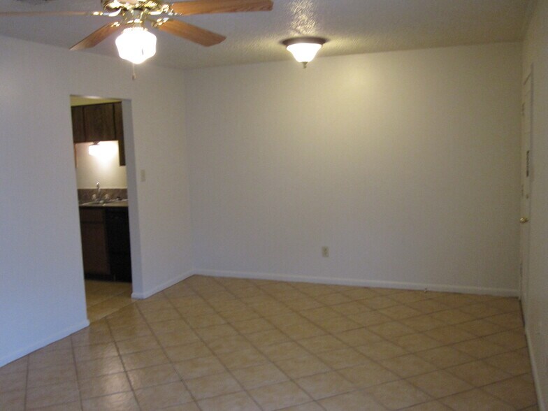 Building Photo - 104 Stanford Dr