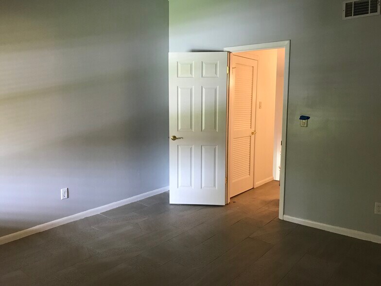 Building Photo - 4511 W La Villa Ln