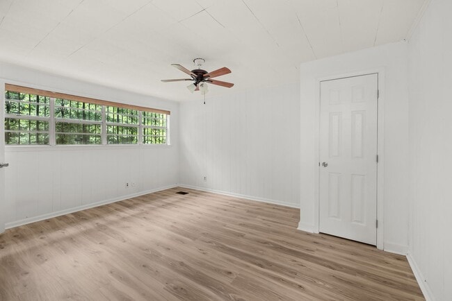 Building Photo - Charming 3 Bedroom, 2 Bathroom house