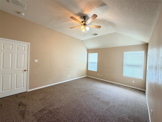 Building Photo - 15423 Fir Woods Ln