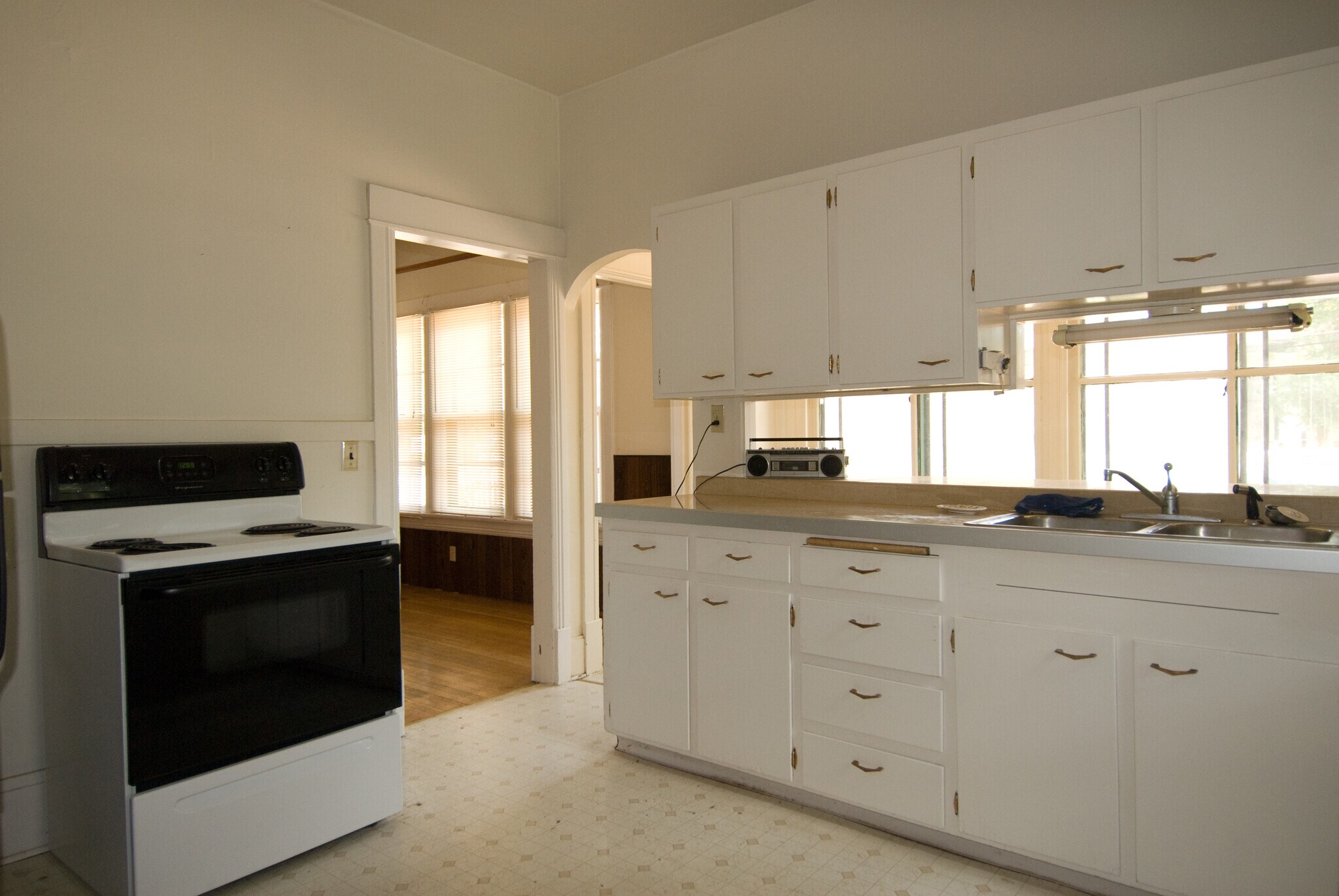 KITCHEN - 221 E Cache La Poudre St