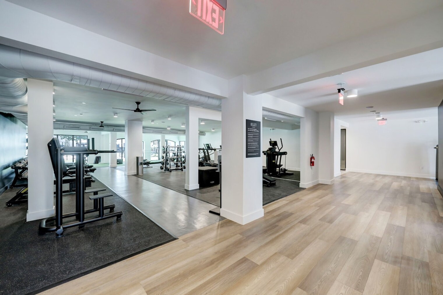 Building Photo - 2137 Pelham Dr