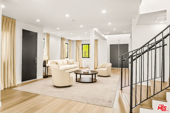 Building Photo - 535 N Formosa Ave