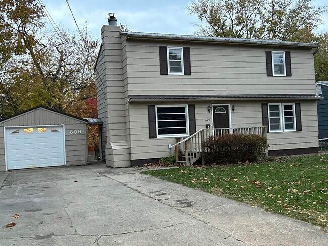 Primary Photo - 609 E 14th St N