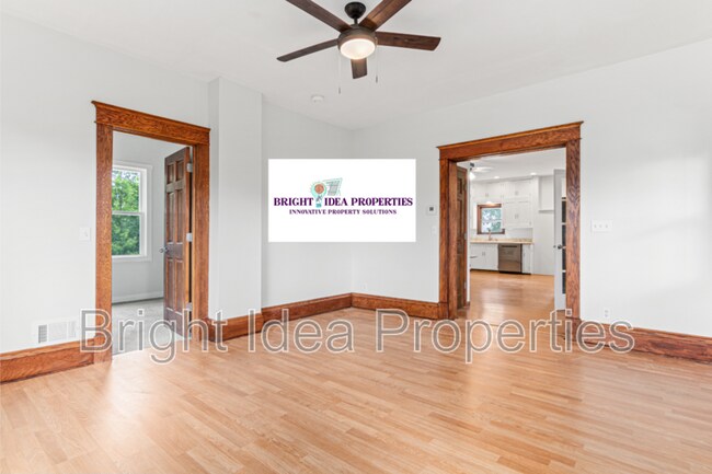 Building Photo - 2755 Woodbury Dr