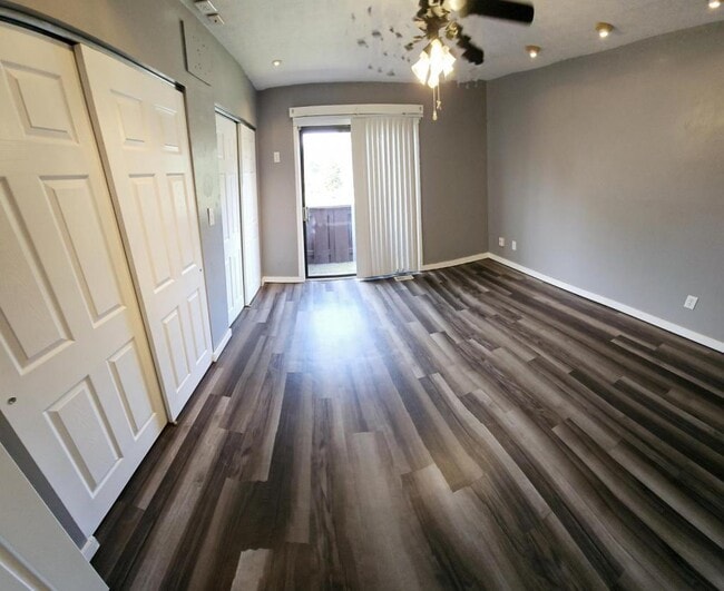 Building Photo - 647 Villa Rd