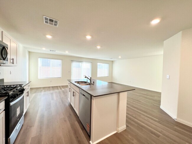 Building Photo - 2625 Dahlia Fls Ave