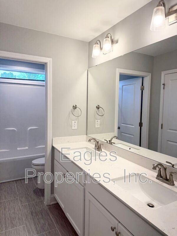 Building Photo - 472 Jackson Pond Dr