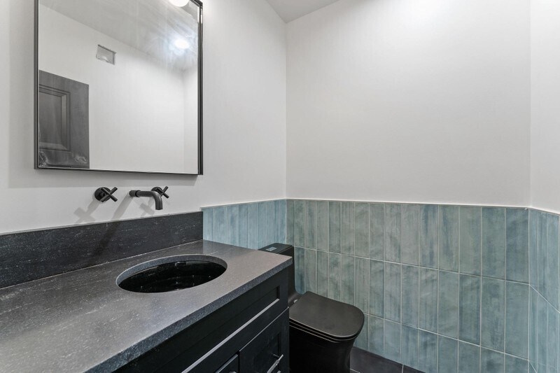 Building Photo - 807 N 200 E