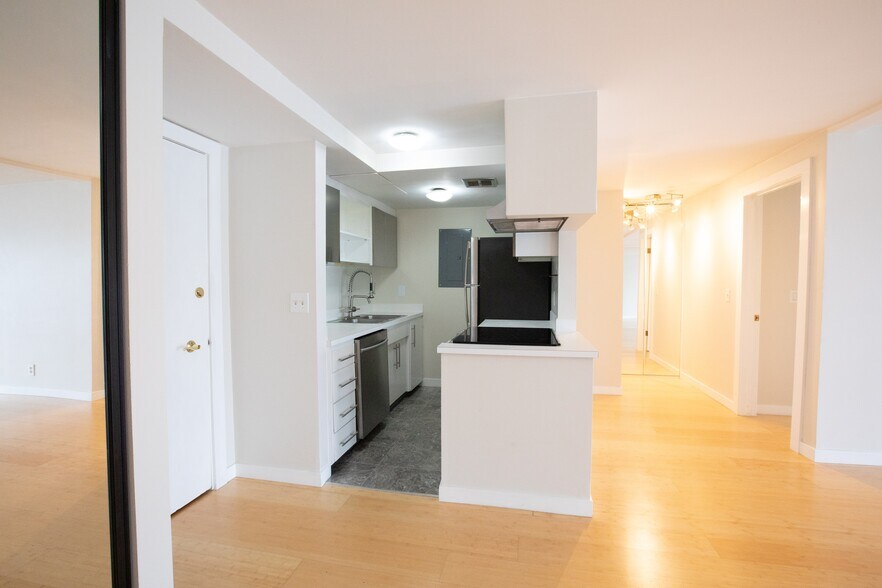 Kitchen - 2301 Fairview Ave E