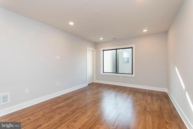 Building Photo - 814 N Uber St