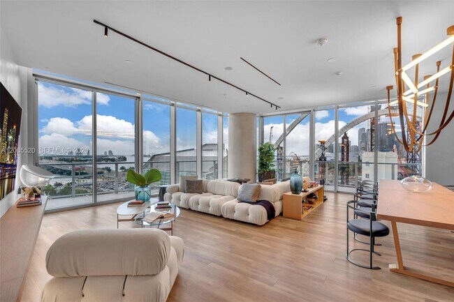Building Photo - 1400 Biscayne Blvd