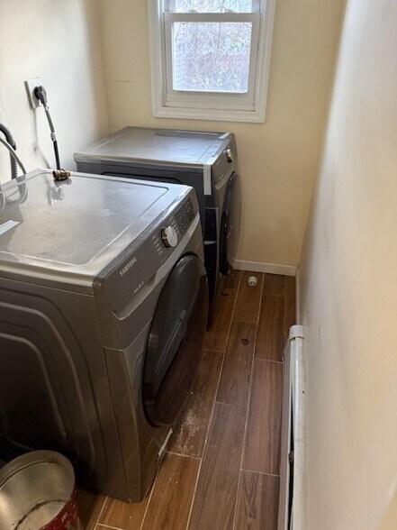 Building Photo - 30 Elm St