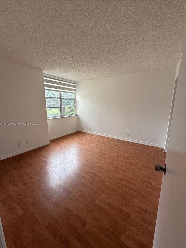 Building Photo - 9441 Live Oak Pl