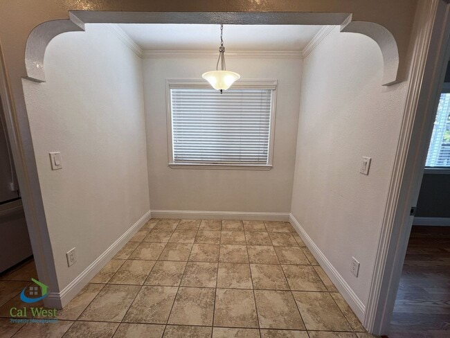 Building Photo - $3500 Beautiful Cottage Style 2 Bed 1 Bath...