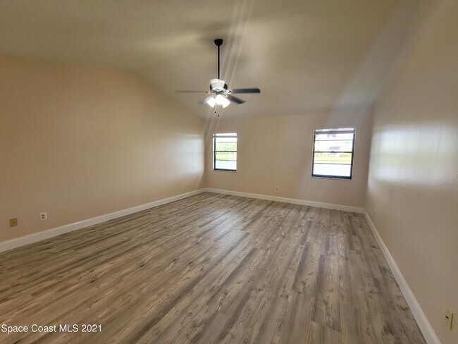 Building Photo - 912 Ridge Lake Dr