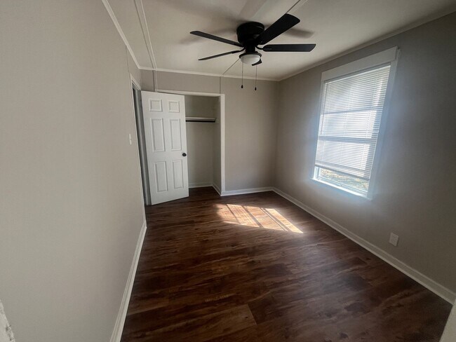 Building Photo - Freshly remodled 3 BR 1 Bath home