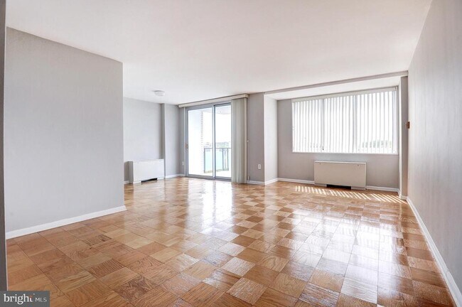 Building Photo - 10500 Rockville Pike