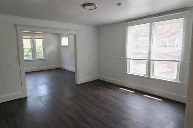 Building Photo - $1,300 - Newly 3 Bedroom 2 Bath