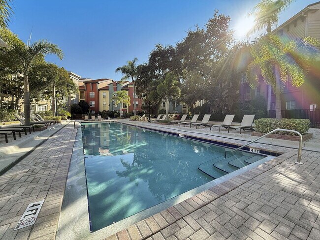 Building Photo - 402 S Armenia Ave