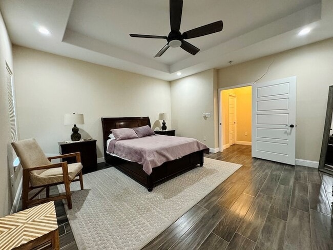 Building Photo - 2301 Lemonwood St