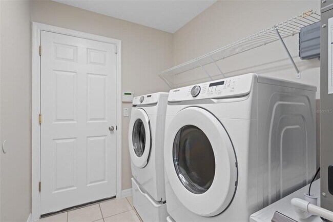 Building Photo - 1056 Princeton Dr