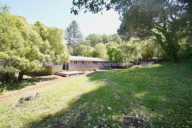 Building Photo - Beautifully Remodeled Corte Madera Home!