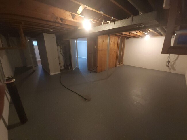 Building Photo - Charming & Comfortable Home in North County St. Louis