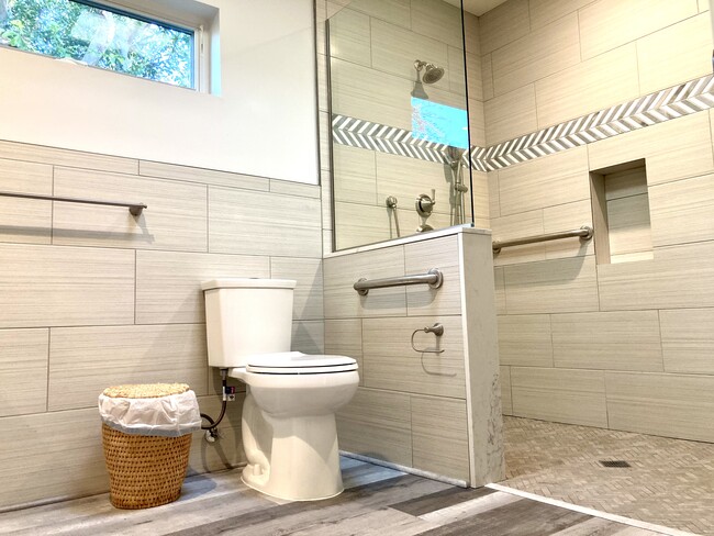 Large W/C accessible shower. - 1735 Midvale Ave