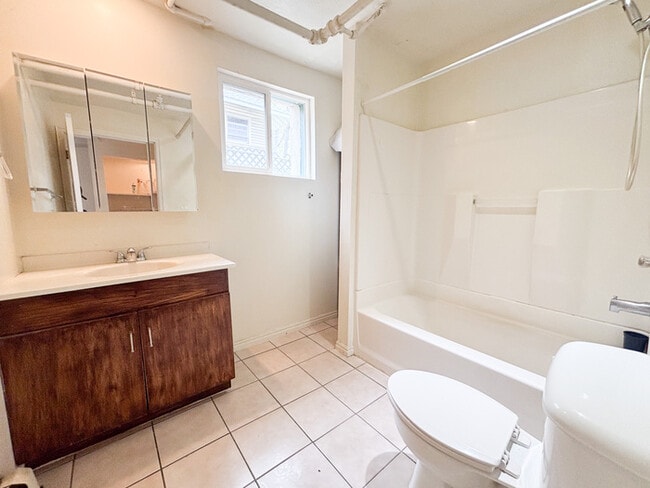 Building Photo - Large 2 Bedroom Basement Apartment - Close...