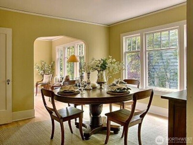 Building Photo - 807 16th Ave