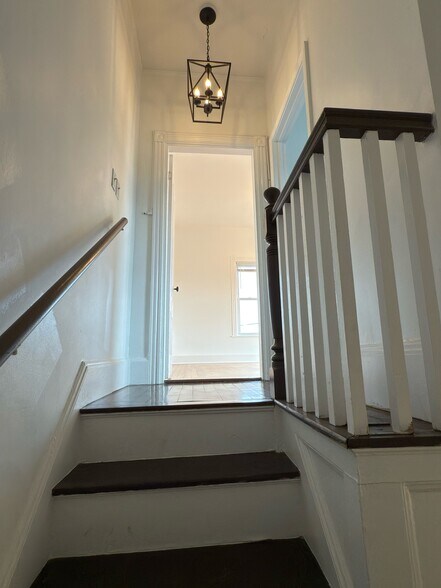 Building Photo - 1060 Forest Ave