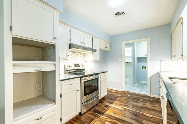 Building Photo - Beautiful 3 bedroom 2 bath