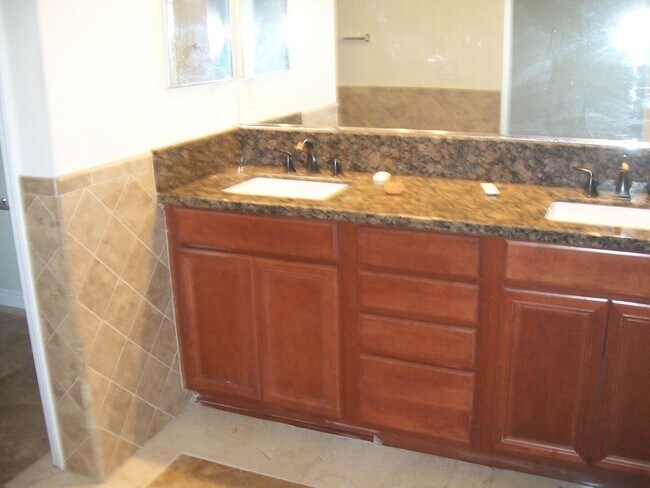 Building Photo - 38227 Lone Tree Ct