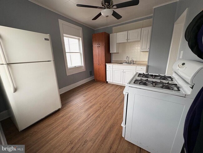 Building Photo - 2713 Hammonds Ferry Rd