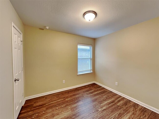 Building Photo - 10292 Stone Gate Dr