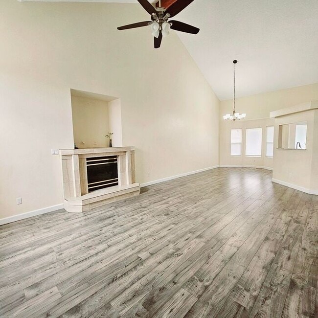 Building Photo - 4-Bedroom Home in Briargate Neighborhood!