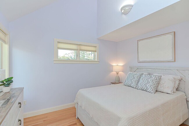 Building Photo - 4 Bryn Mawr Way