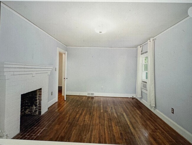 Building Photo - 107 Carr St