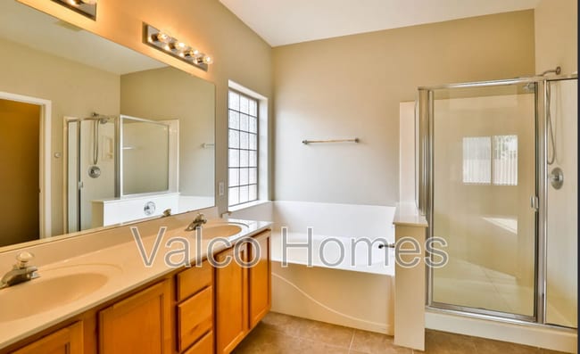 Building Photo - 2047 E Riviera Dr